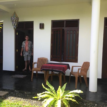 Sundance Surf Coconut Point Hotel Weligama Buitenkant foto