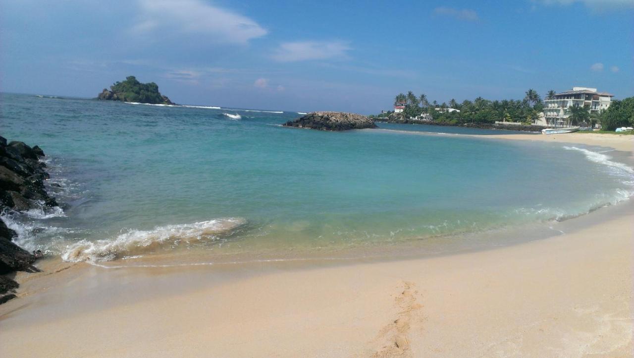 Sundance Surf Coconut Point Hotel Weligama Buitenkant foto