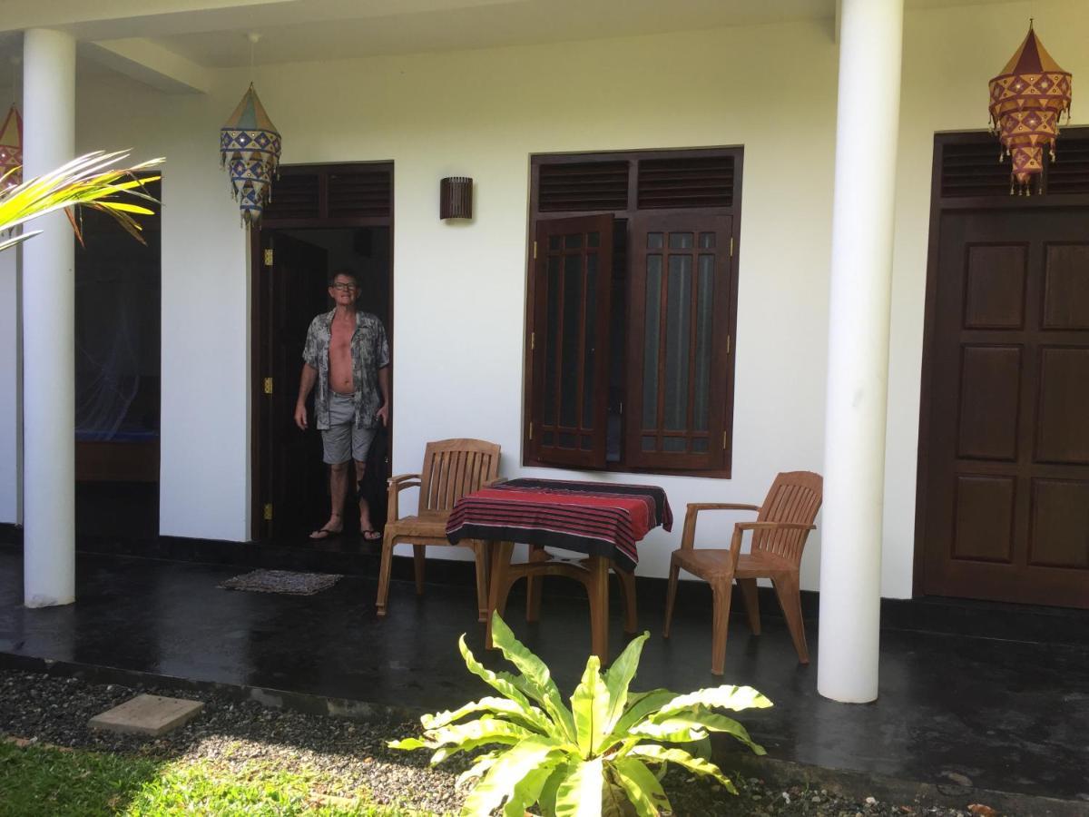 Sundance Surf Coconut Point Hotel Weligama Buitenkant foto